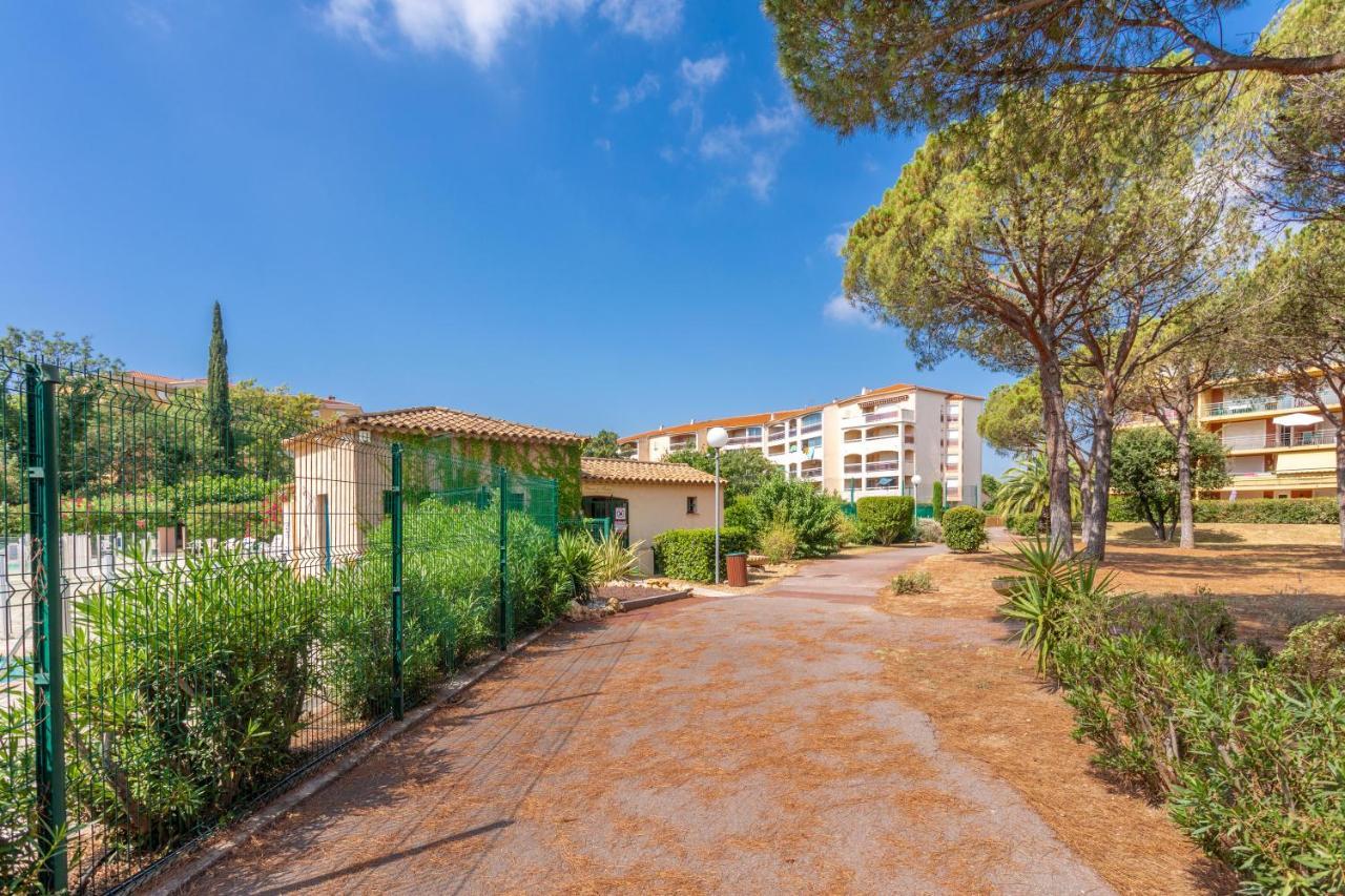 Joli 32M² Piscine Parking Wifi Apartment Frejus Bagian luar foto